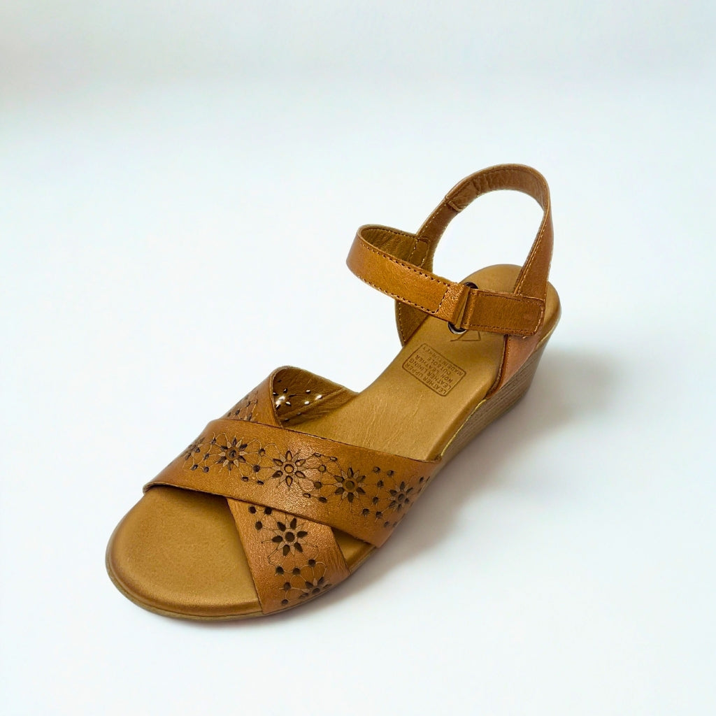 Gia coconut LASER CUT leather wedge