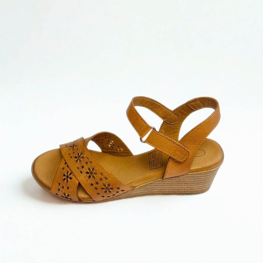 Gia coconut LASER CUT leather wedge