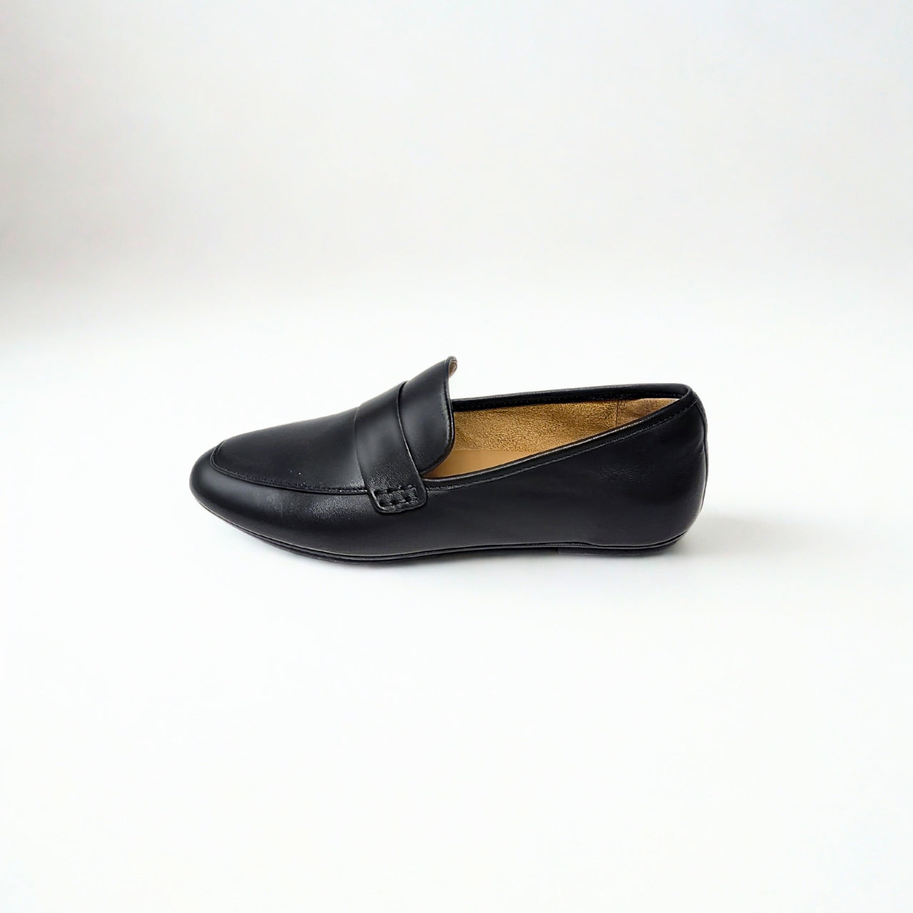 FitFlop Delicato black leather loafers with slip-on design and Dynamicush cushioning. 4