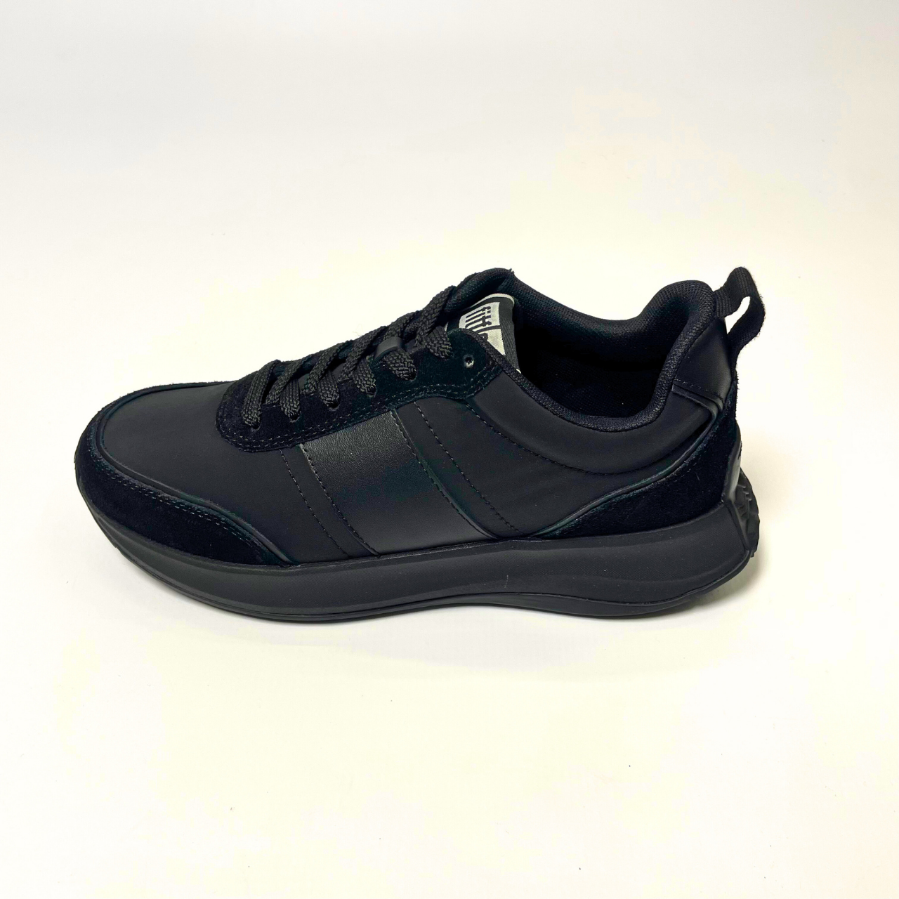 FitFlop F-Mode Flow Fabric Flatform black sneaker with cushioned Microwobbleboard midsole, arch support & recycled PET fabric upper. 3