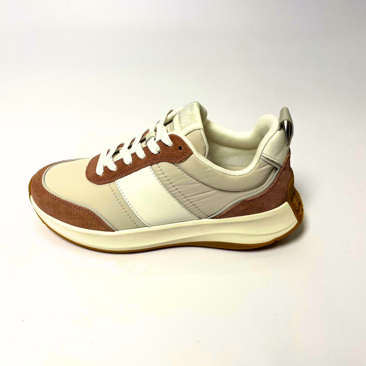 FitFlop F-Mode Flow Fabric Flatform pink sneaker with cushioned Microwobbleboard midsole, arch support & recycled PET fabric upper. 3