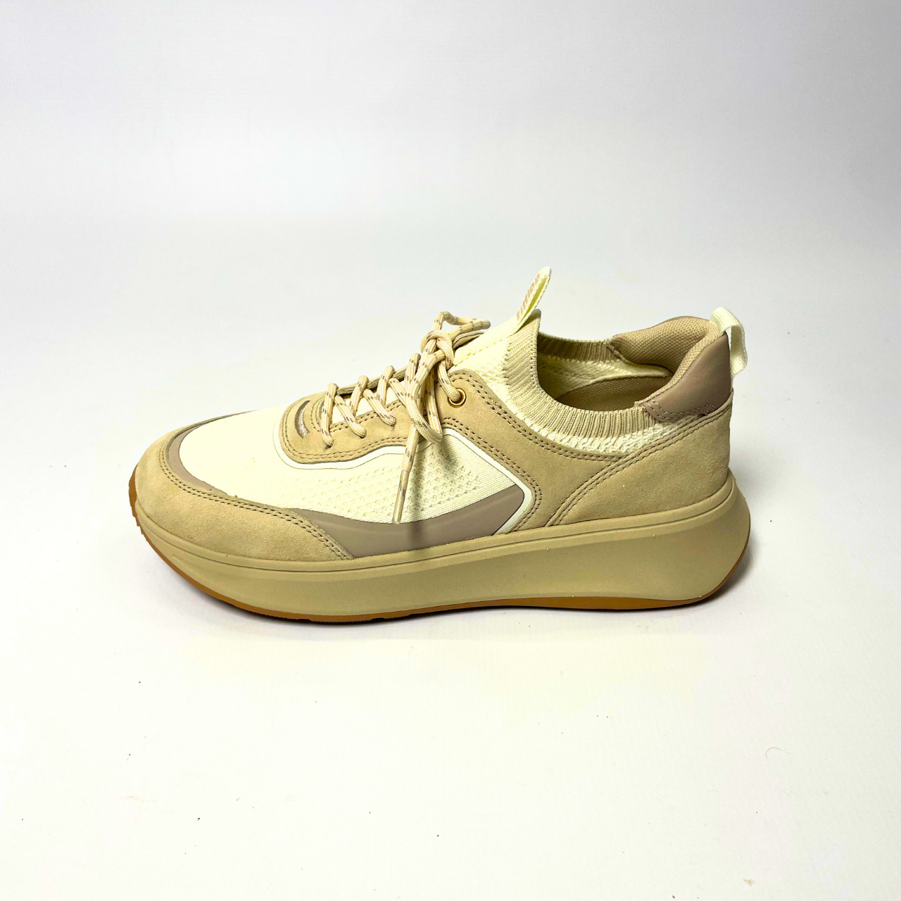 FitFlop F-Mode Suede/Knit Flatform stone/cream trainer with cushioned Microwobbleboard midsole, arch support & slip-resistant rubber outsole. 3