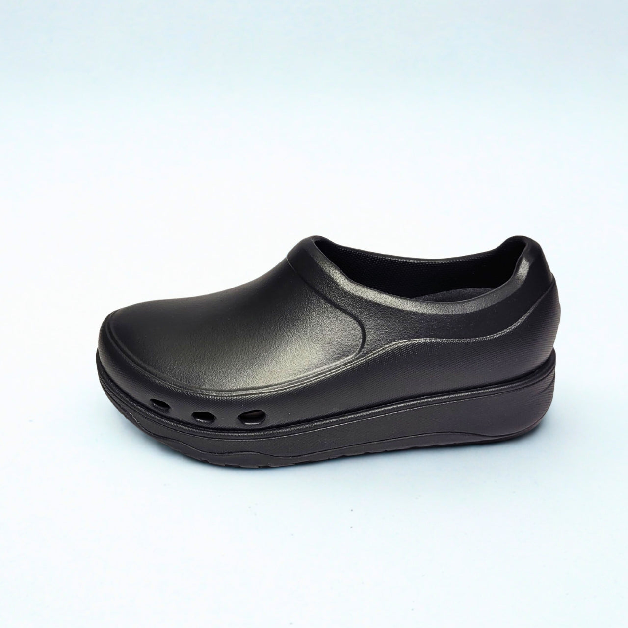 FitFlop black EVA clogs with slip-resistant sole and wide-fit Microwobbleboard cushioning. 3