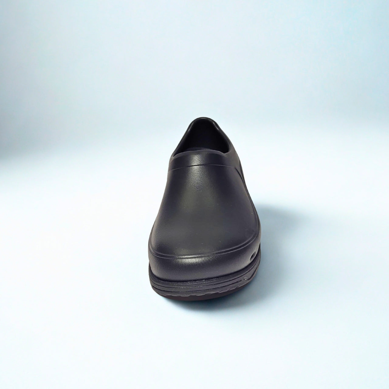 FitFlop black EVA clogs with slip-resistant sole and wide-fit Microwobbleboard cushioning. 4