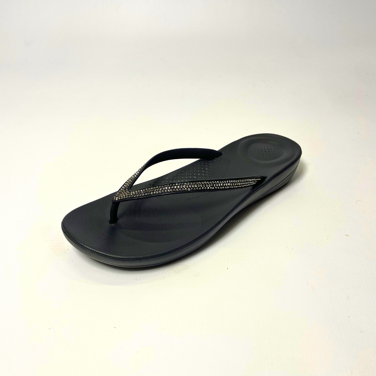 FitFlop iQushion Glitter black ergonomic flip-flops with soft jelly upper, micro-bubble foam footbed, seamless arch support & slip-resistant soles. 2