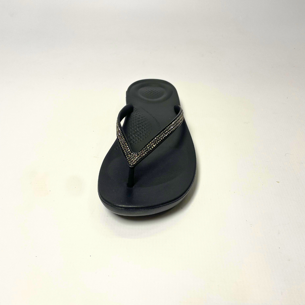 FitFlop iQushion Glitter black ergonomic flip-flops with soft jelly upper, micro-bubble foam footbed, seamless arch support & slip-resistant soles. 4