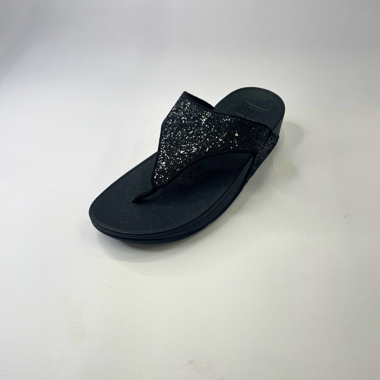 FitFlop Lulu Glitter Toe-Thong black sandal with glittery PU upper, cushioned arch support & slip-resistant rubber outsole. 2