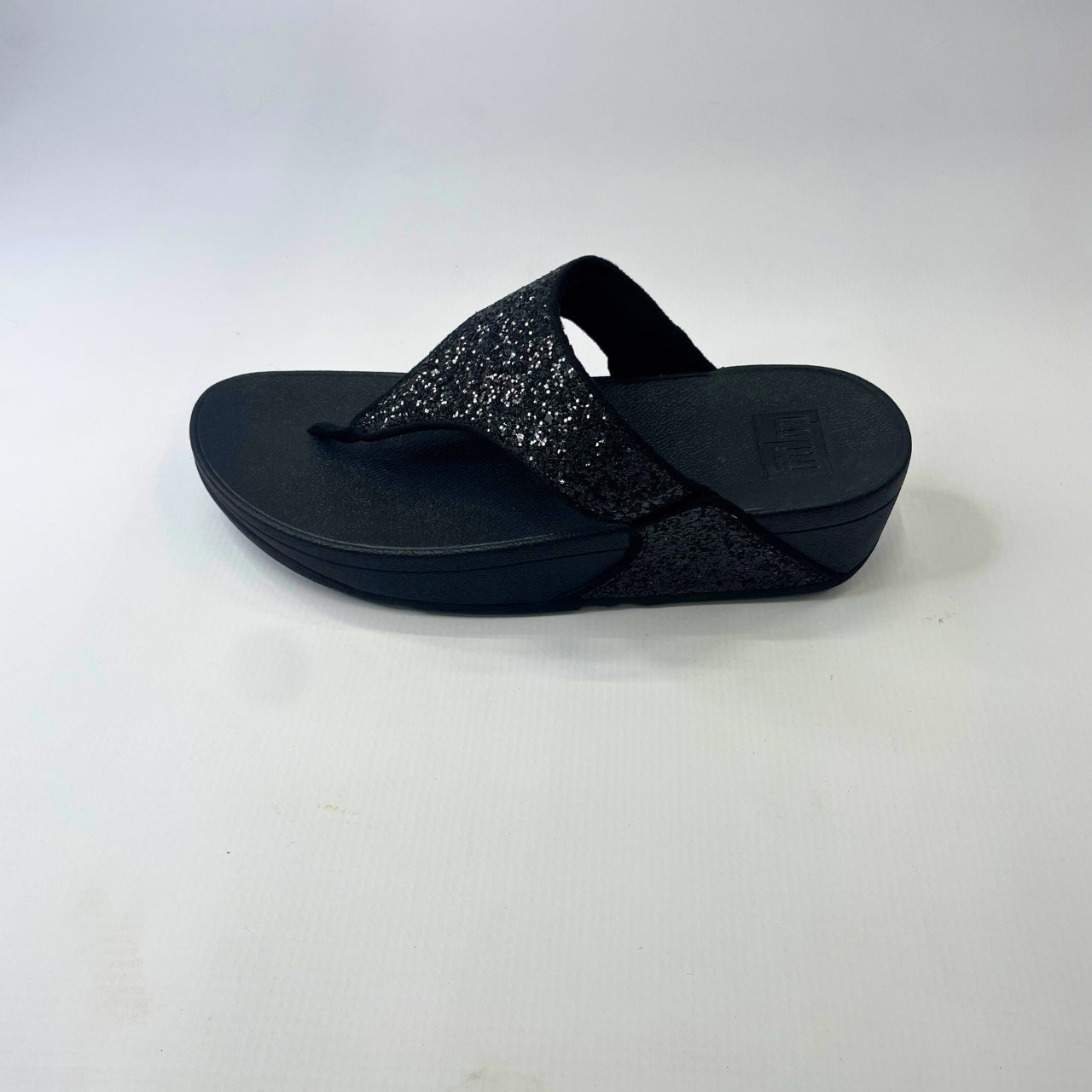 FitFlop Lulu Glitter Toe-Thong black sandal with glittery PU upper, cushioned arch support & slip-resistant rubber outsole. 3
