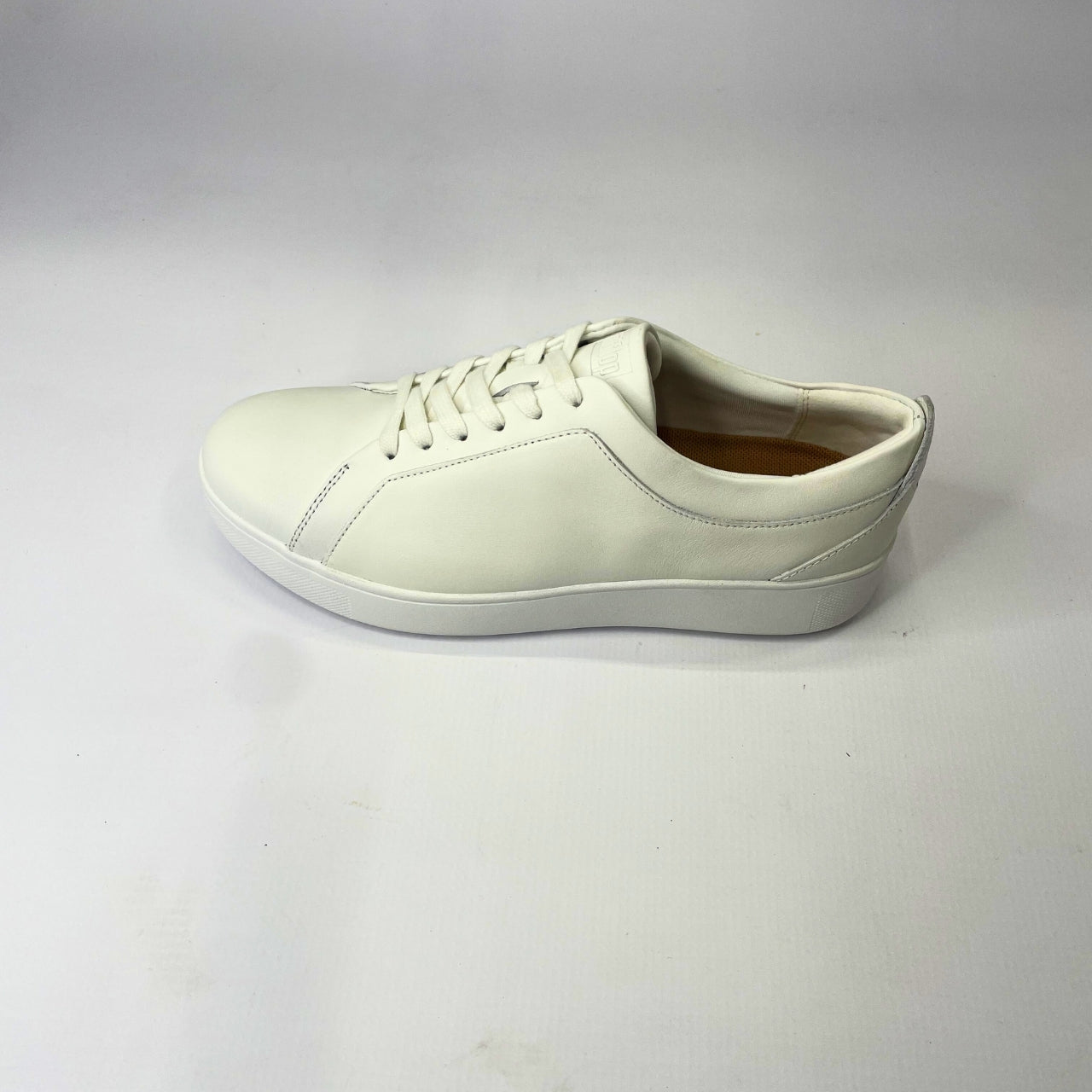FitFlop Rally leather urban white sneaker with ultra-flexible cushioning, anatomically contoured footbed & slip-resistant rubber pods for maximum comfort. 3