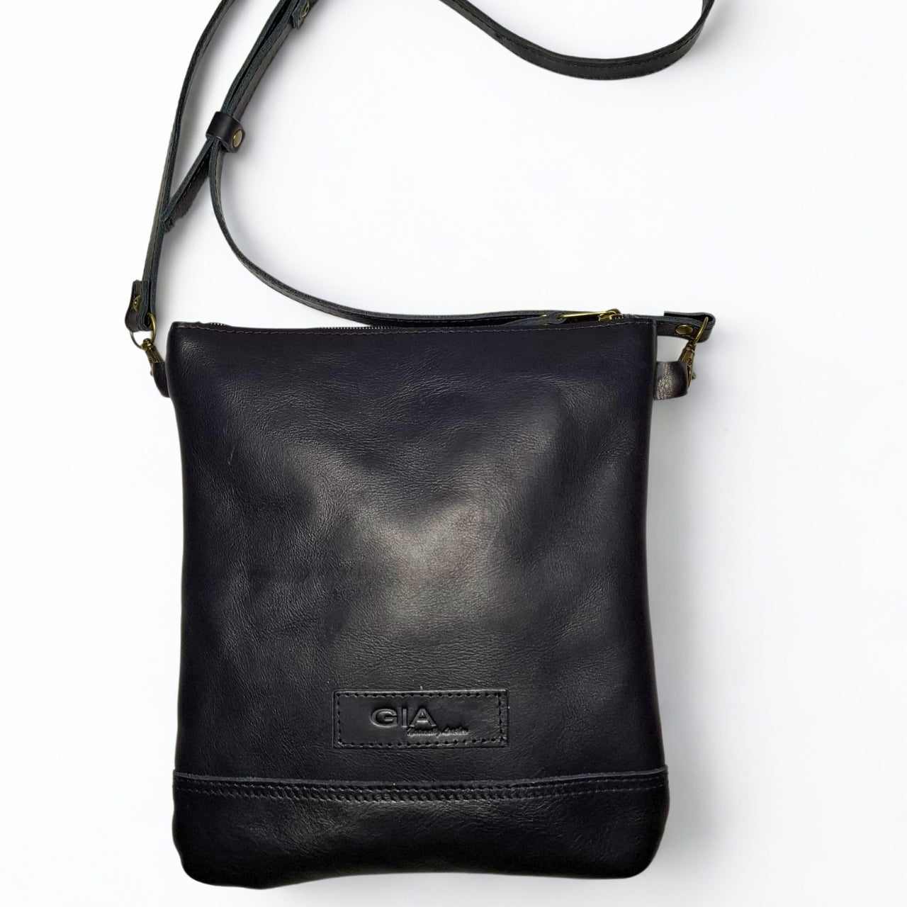 Gia Postman Sienna Standard bag in black leather – structured everyday handbag with adjustable strap, zip closure, rear pocket, and embossed GIA logo patch 1