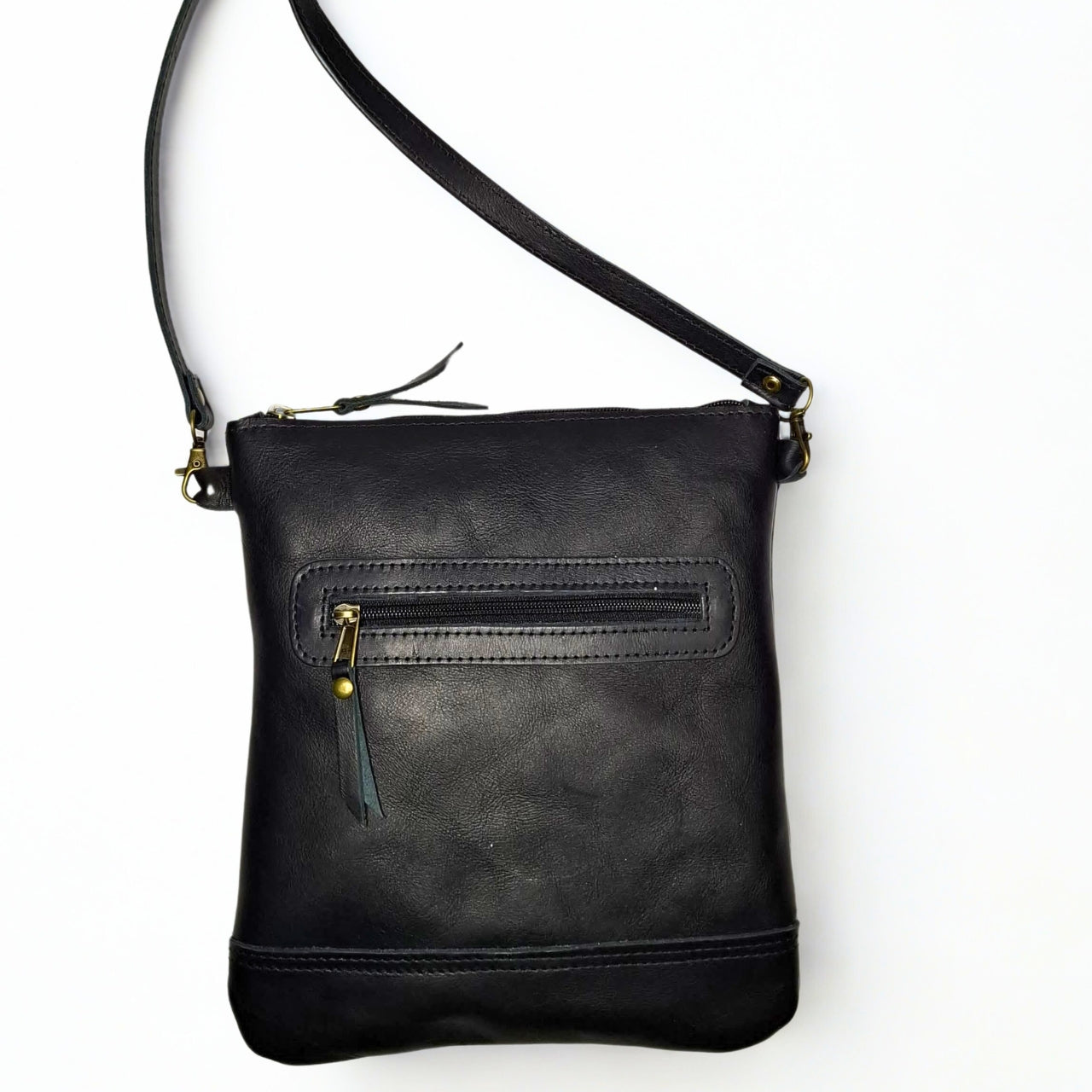 Gia Postman Sienna Standard bag in black leather – structured everyday handbag with adjustable strap, zip closure, rear pocket, and embossed GIA logo patch 2