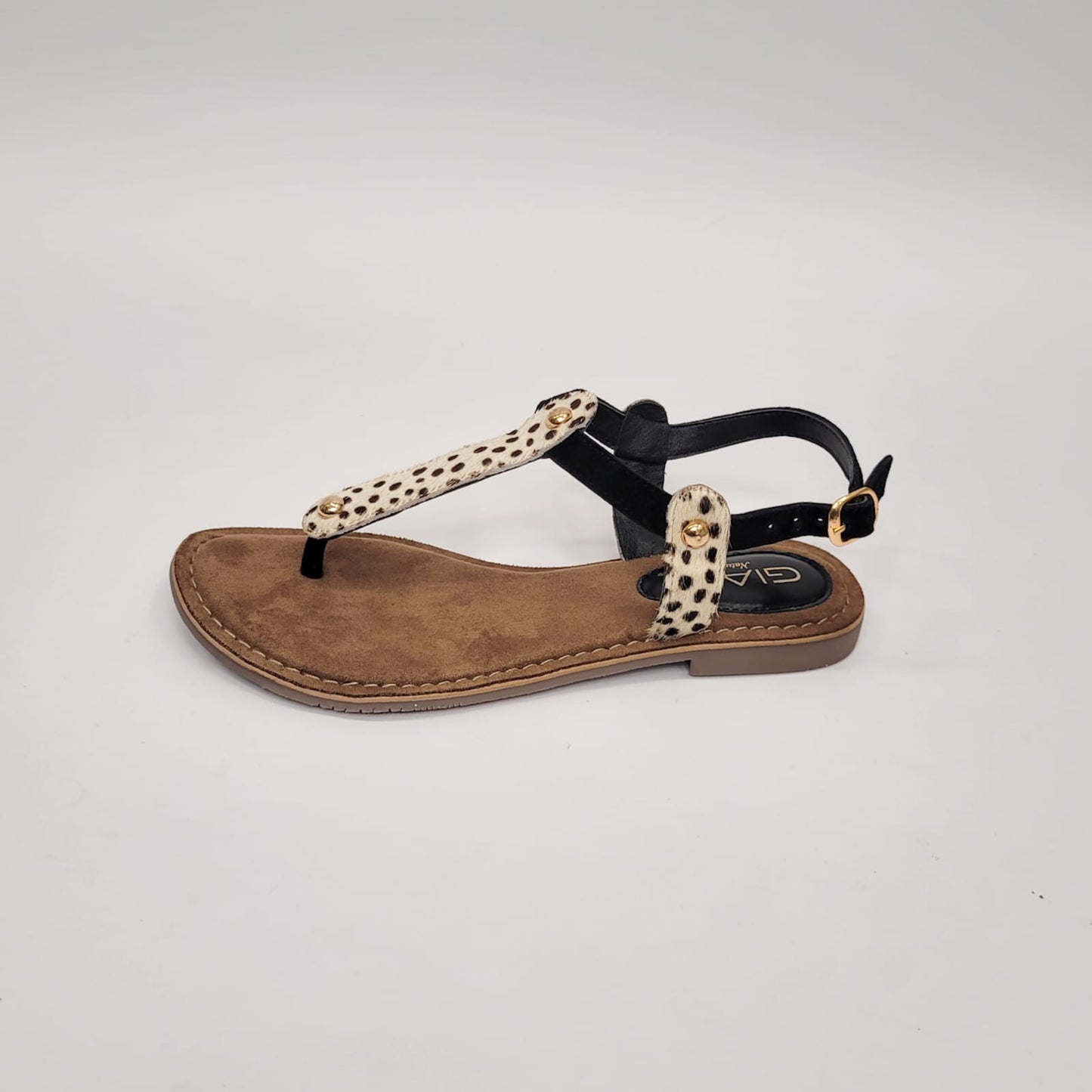 Gia leather sandal with black and dalmatian-patterned toe thong strap, adjustable strap, crafted in India, perfect for stylish and comfortable summer wear. 3