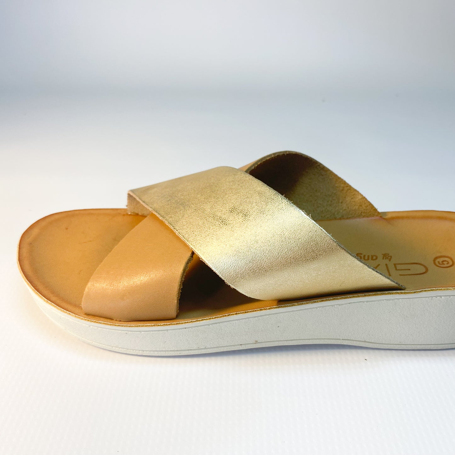Gia tan leather crossover flatform sandal