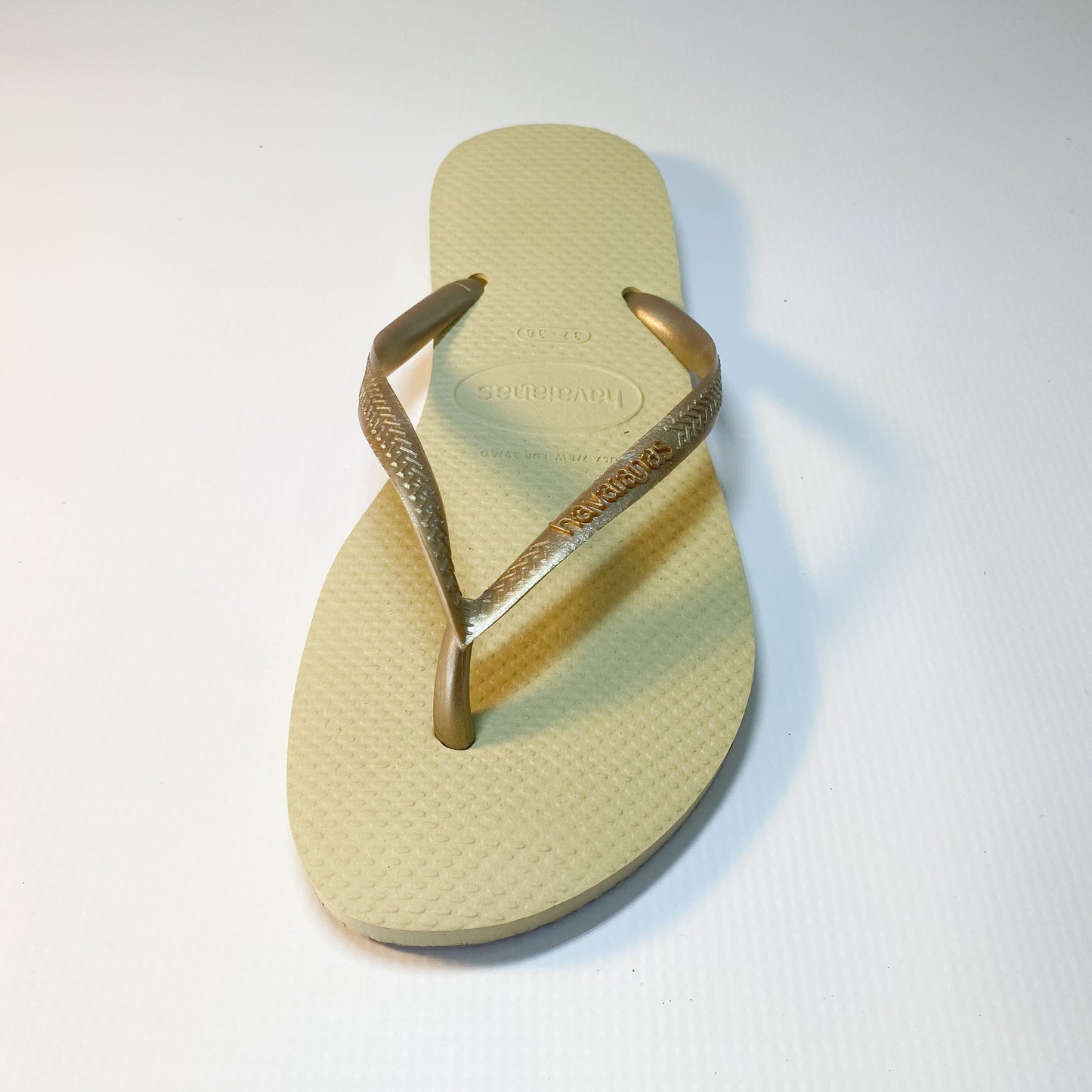 Havaianas gold slim thongs