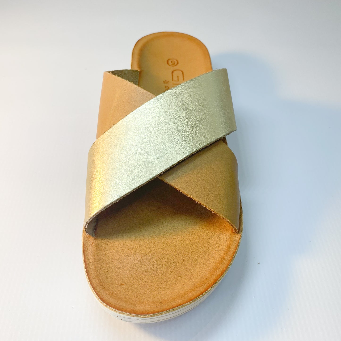 Gia tan leather crossover flatform sandal