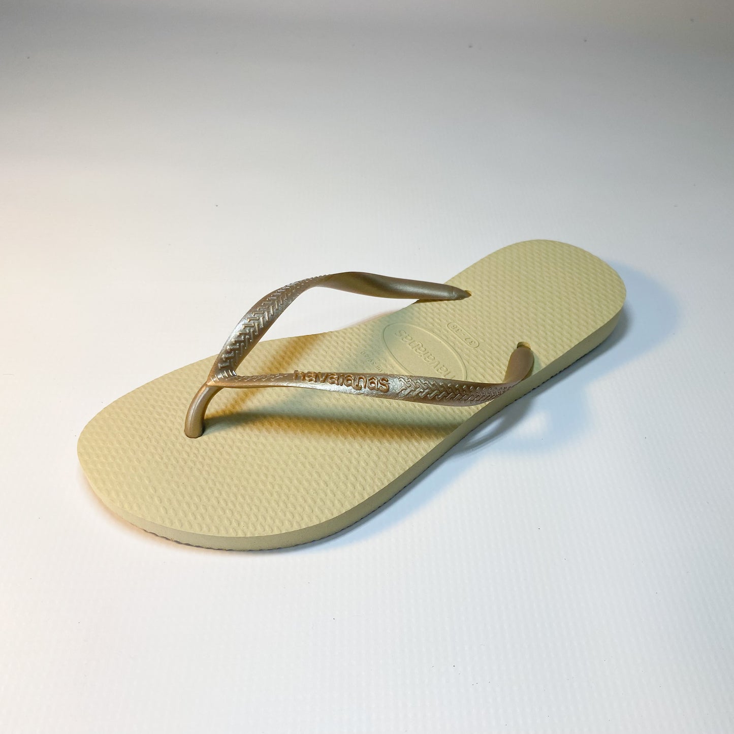 Havaianas gold slim thongs
