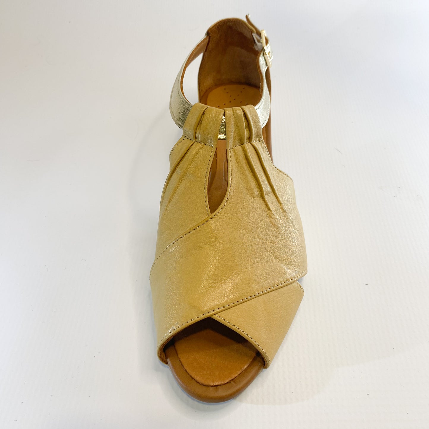 Gia tan leather flat sandal