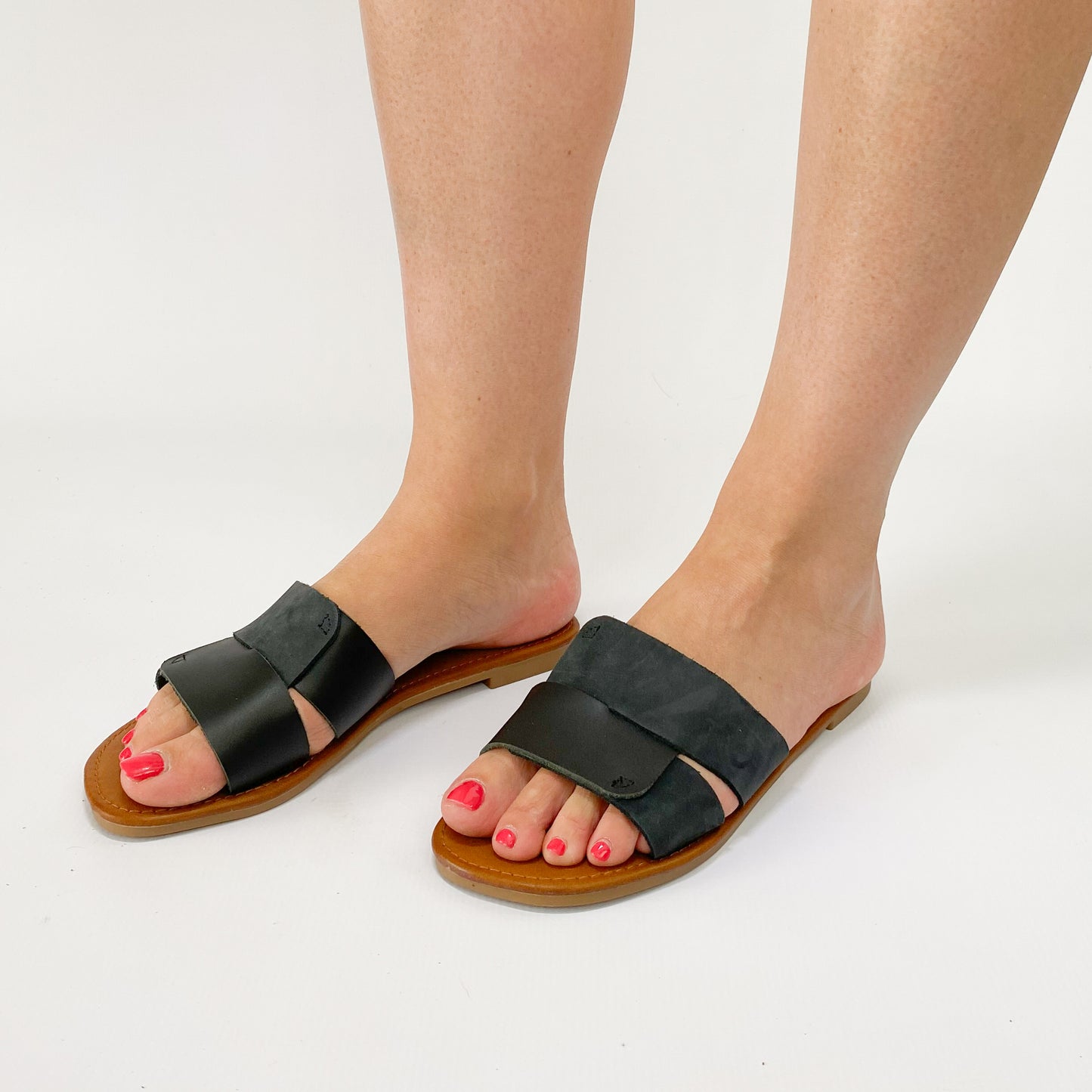 Andreoli leather black pushin sandal