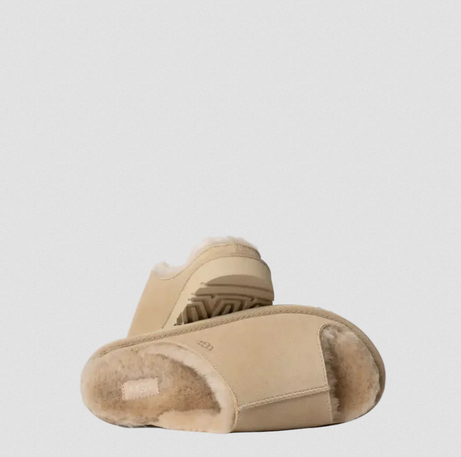 Ugg Sand Greenport Slide â detail shot