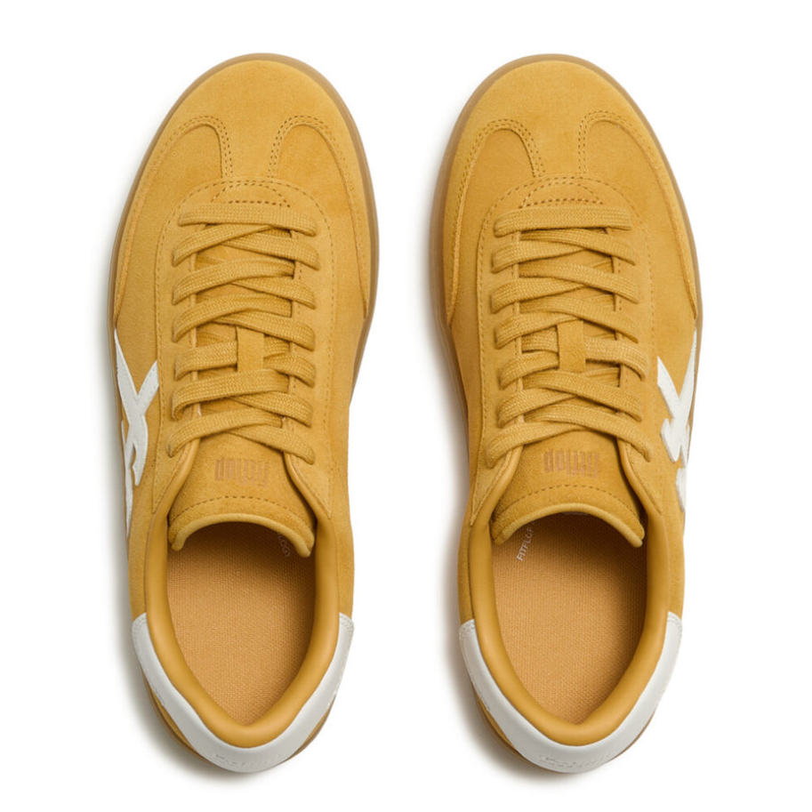 Fitflop Tumeric/white The Dash Sneaker – detail shot