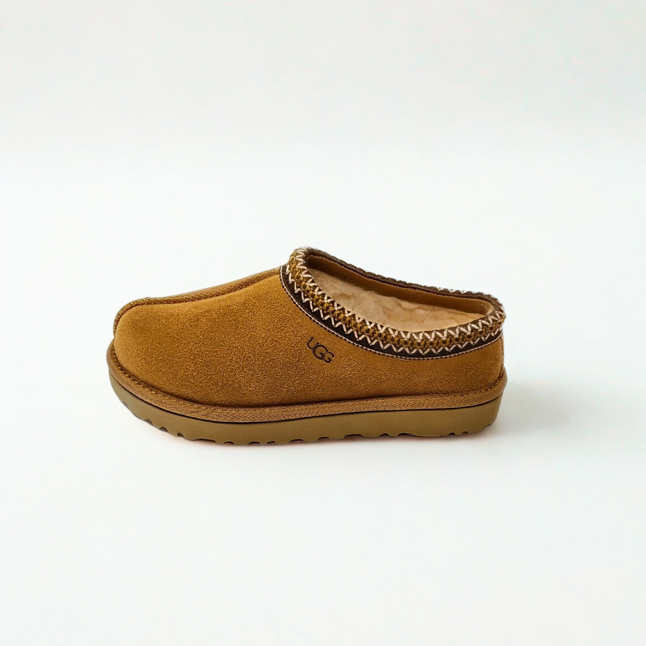UGG Tasman Chestnut Clog – suede upper, 17mm UGGplush™ insole, eco-friendly UGGbraid trim, lightweight EVA outsole, and embossed UGG® logo 3