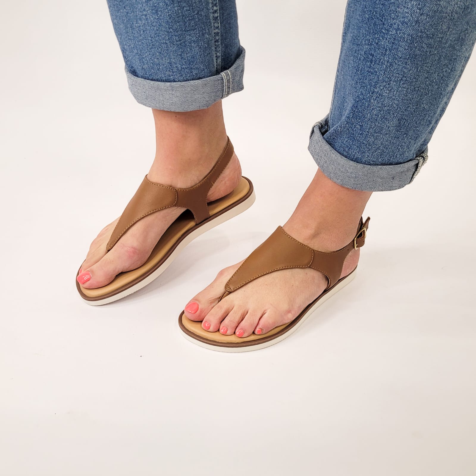 Gia leather tan toe thong sandal – Queue Shoes - Main Image