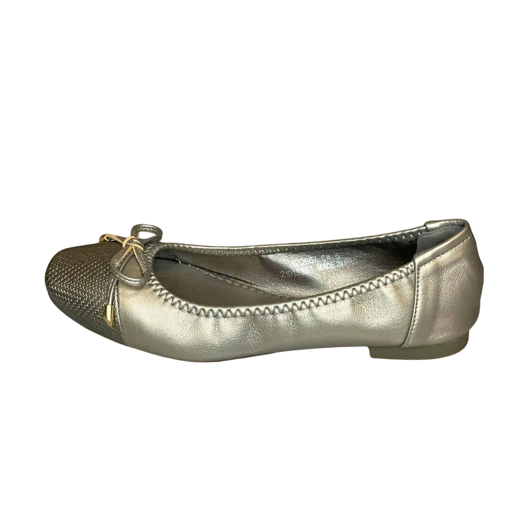 Wild Alice Pewter Metallic Bow Pump – side view