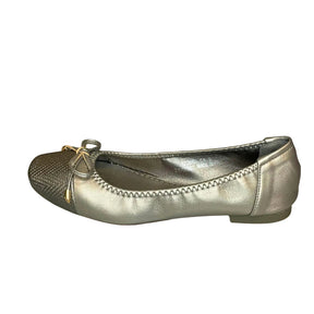 Wild Alice Pewter Metallic Bow Pump – side view
