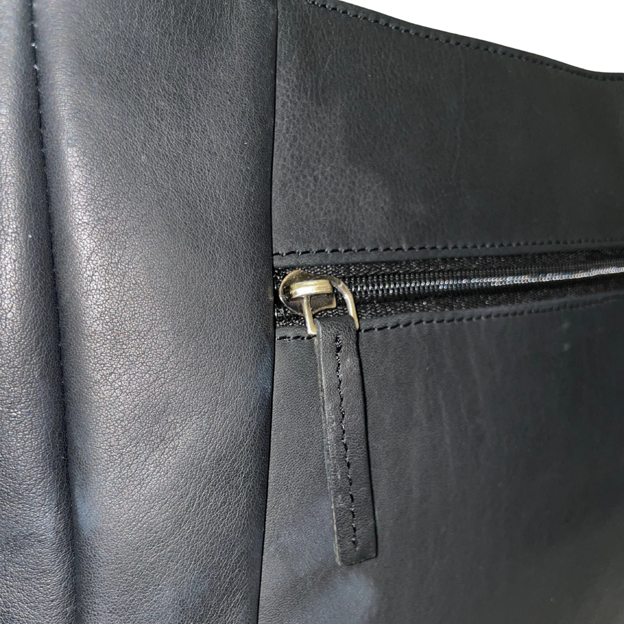 Gia Leather Sleek Crossbody Bag - Black