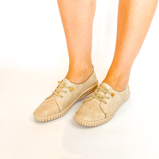 Butterfly taupe comfort laceup