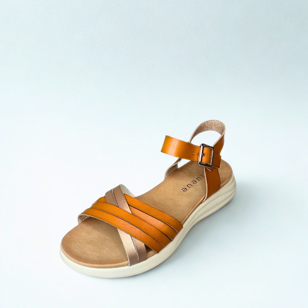Queue camel CRISS CROSS strappy sandal