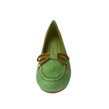 Queue Green Pump With Tan Trim – front view