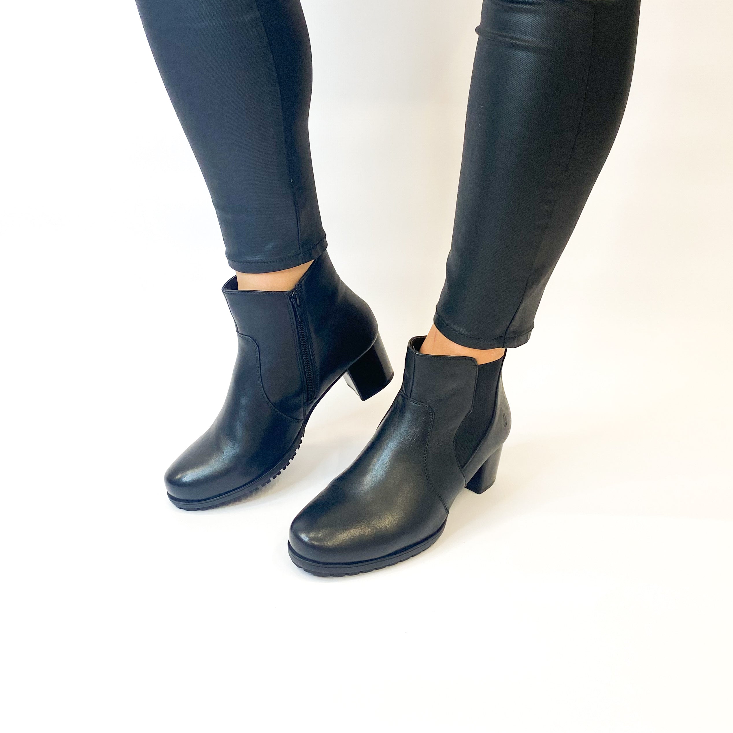 Hush Puppies black leather boot Queue Shoes