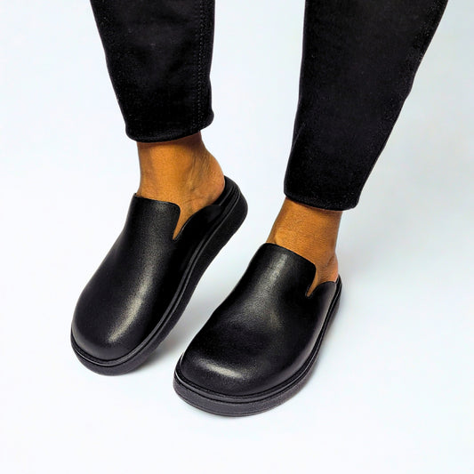 FitFlop GEN-FF black leather mules with Microwobbleboard sole and triple-density cushioning for all-day support 1