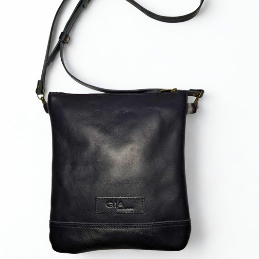Gia Postman Sienna Standard bag in black leather – structured everyday handbag with adjustable strap, zip closure, rear pocket, and embossed GIA logo patch 1
