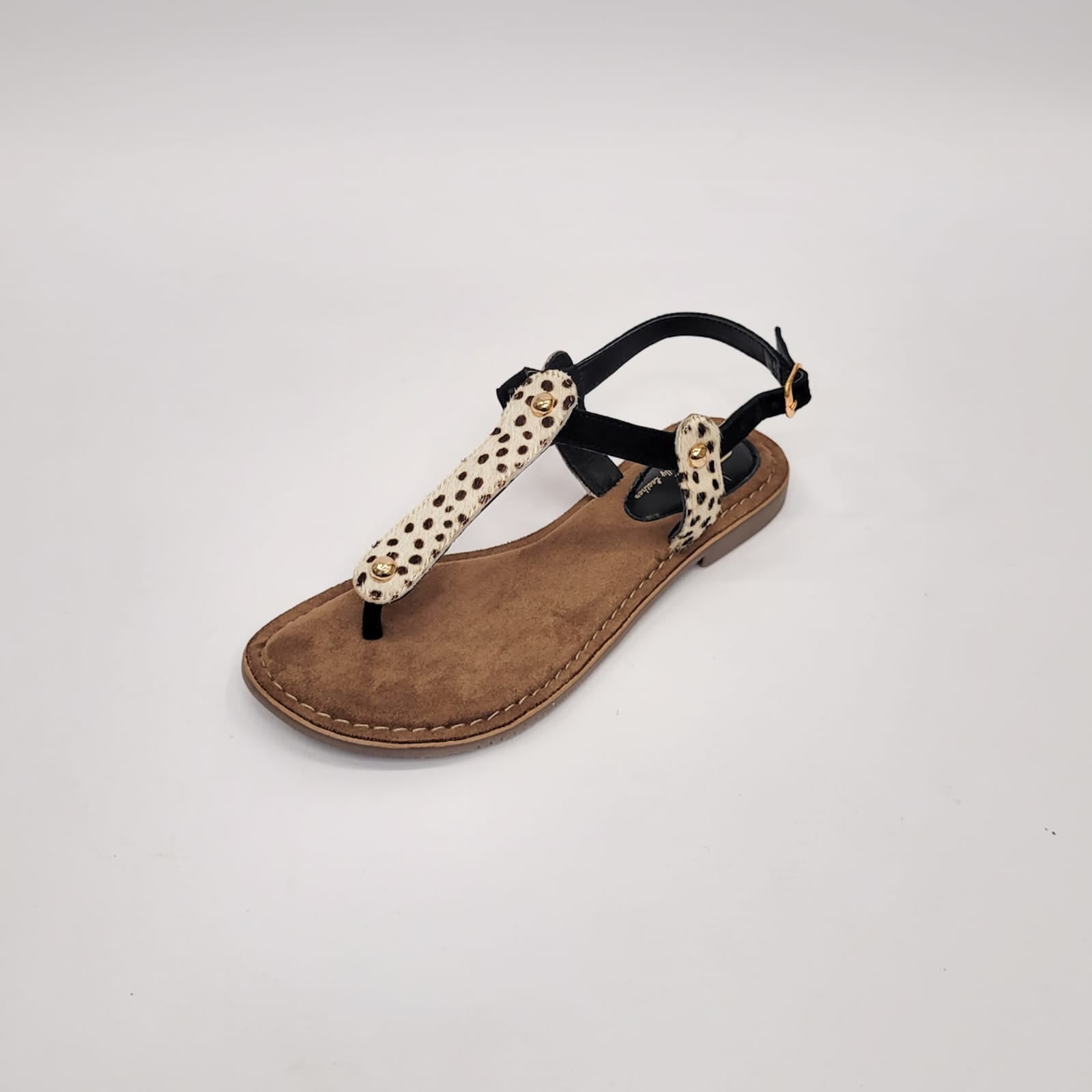 Gia leather sandal with black and dalmatian-patterned toe thong strap, adjustable strap, crafted in India, perfect for stylish and comfortable summer wear. 2