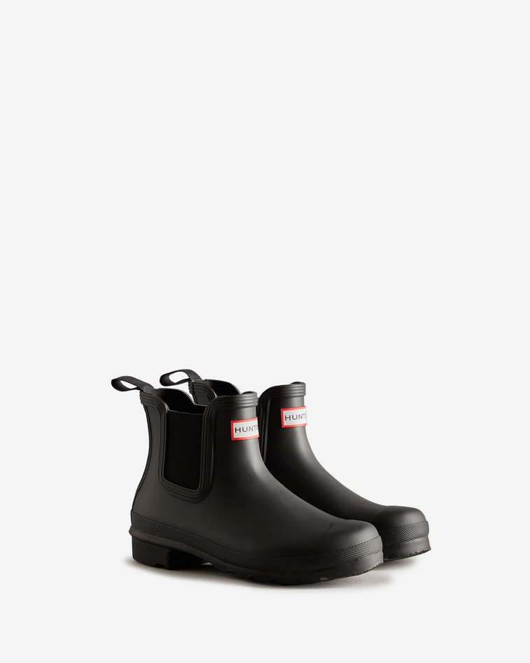  Hunter Original Chelsea black matte waterproof rubber boot with elastic gussets and pull tab. 2