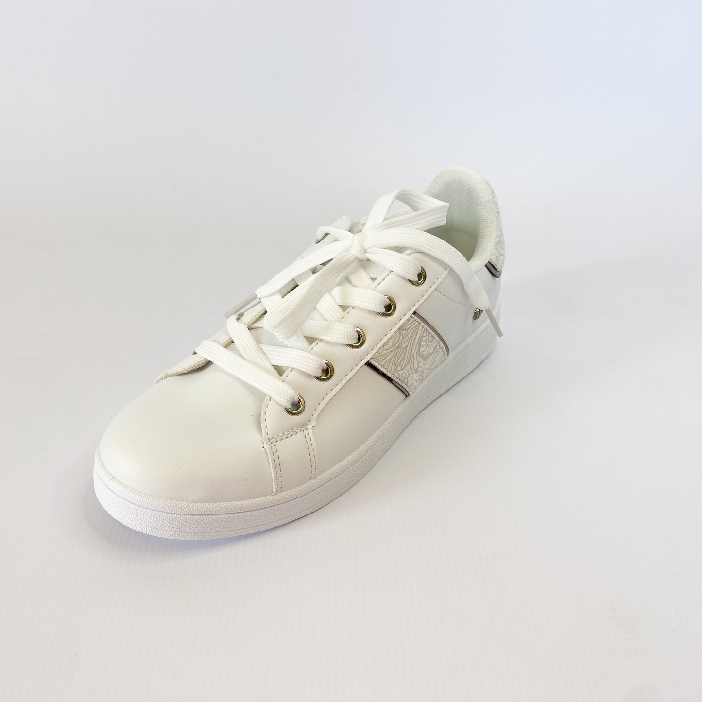 KG white /silver striped sneaker
