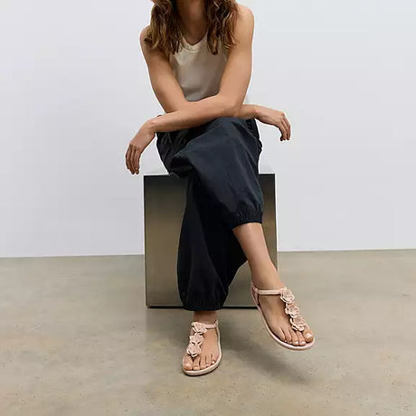 Fitflop IQUSHION Splash Flower T-Bar Sandals - Nude Rose