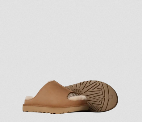 Ugg Chestnut Greenport Slide – detail shot