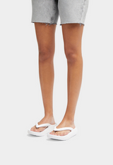 Fitflop White Relieff Recovery Sandal – detail shot