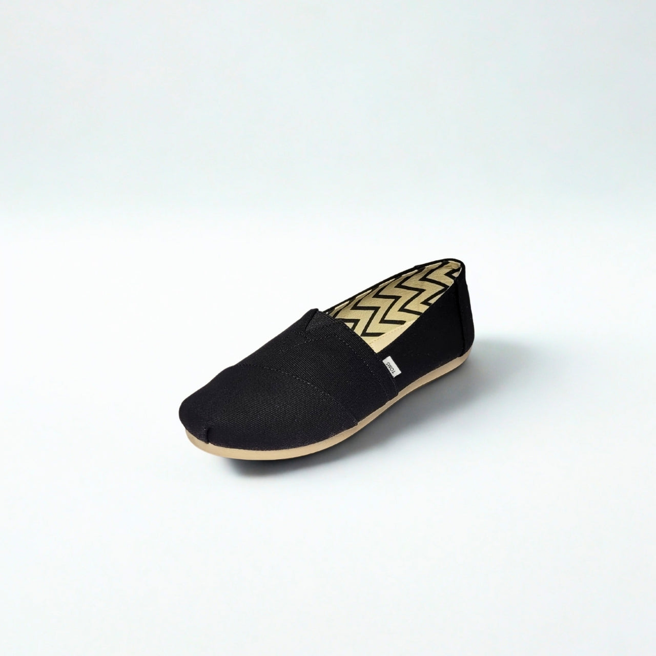 TOMS ALPARGATA CLASSIC black slip on – Queue Shoes