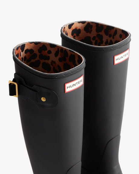 Hunter Original Tall Leopard Backstrap Boot - Black – detail shot