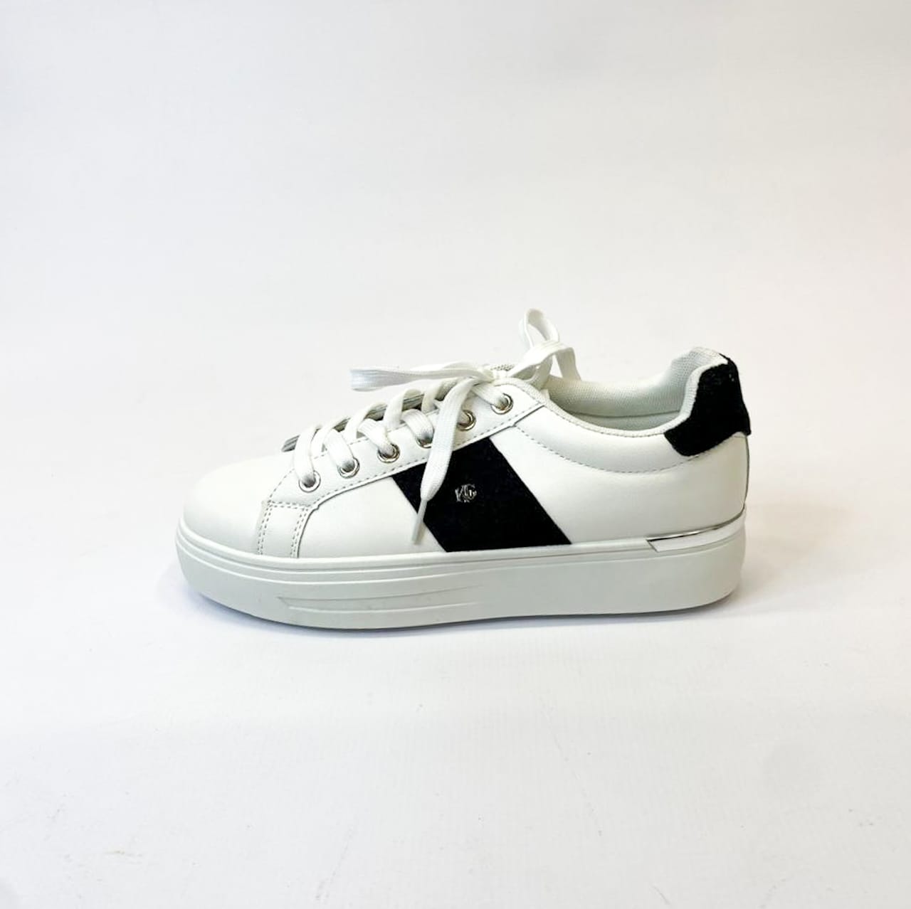 KG white/black platform sneaker