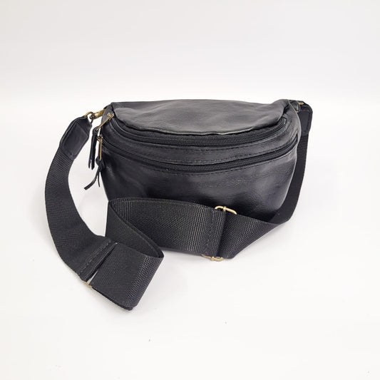 Gia leather black moonbag