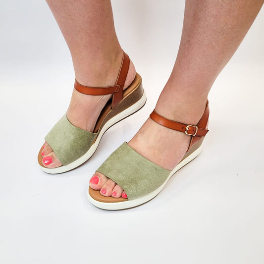 Cushion-walk sage/tan ankle strap wedge