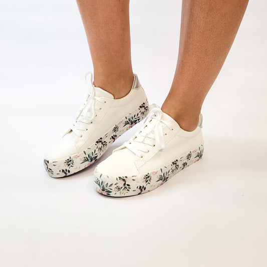 K7 Emmi white platform sneaker with flower detail