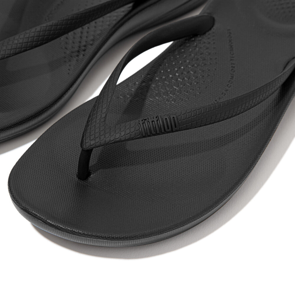 Fitflop Iqushion Ergonomic Flip-flops - All Black, strap detail