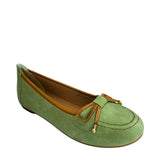Queue Pump With Tan Trim - Green - right-facing angled view